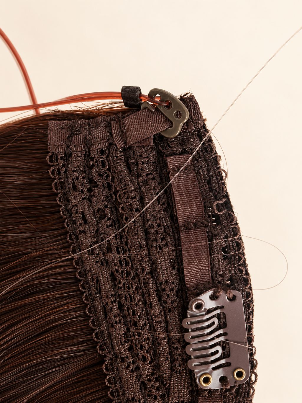 Detailansicht der Clips und Drahtbefestigung der Remy Halo Extensions